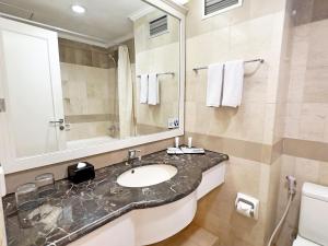 Phòng Hai Giường Đơn Loại Sang (Deluxe Twin Room)