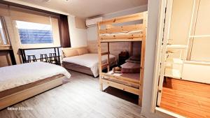 Phòng 4 Người Có Bồn Tắm (Quadruple Room with Bath)