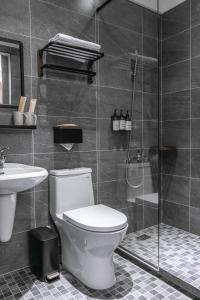 Phòng Giường Đôi Có Sân Trong (Double Room with Patio)