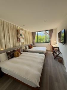 Biệt Thự Nhìn Ra Vườn (Villa with Garden View)