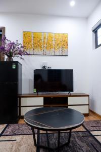 Căn Hộ Có Ban Công (Apartment with Balcony)