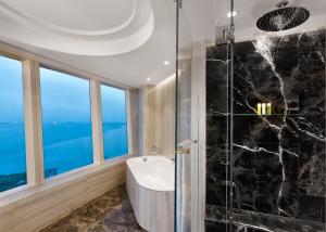 Twin Room with Sea View - Club Access room in Hyatt Regency Istanbul Atakoy