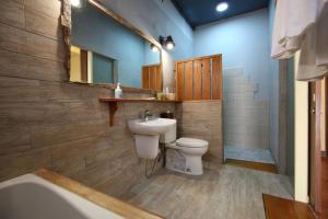 Phòng Có Giường Cỡ Queen Và Bồn Tắm Spa (Queen Room with Spa Bath)