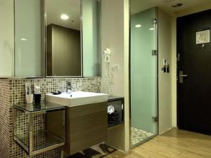 Phòng Tiết kiệm giường đôi (Double Economy Room)