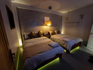 Phòng Hai Giường Đơn có Phòng Tắm (Twin Room with Bathroom)