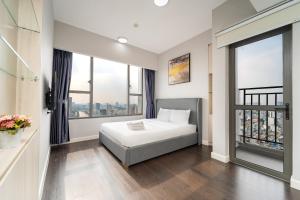 Căn Hộ 3 Phòng Ngủ (Three-Bedroom Apartment)