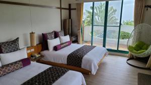 Phòng 4 Người Có Bồn Tắm (Quadruple Room with Bath)