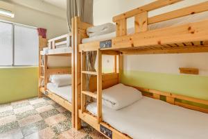 Giường Trong Phòng Ngủ Tập Thể 6 Giường (Bed in 6-Bed Dormitory Room)
