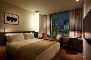 Deluxe giường đôi Hướng phố (Deluxe Double City View)