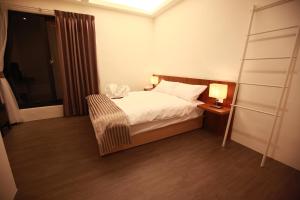 Phòng Giường Đôi Có Sân Hiên (Double Room with Terrace)