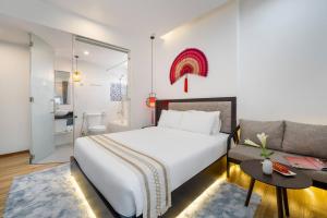 Phòng Giường Đôi Lớn Loại Sang (Deluxe Queen Room)