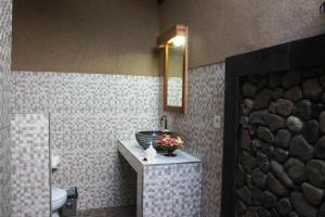 Phòng Tiêu chuẩn Giường đôi hoặc 2 Giường đơn có Máy lạnh (Standard Double or Twin Room with Air Conditioning)