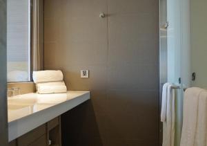 Phòng 2 Giường Đôi (Double Room with Two Double Beds)