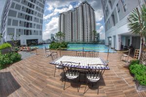 Căn Hộ 3 Phòng Ngủ (Three-Bedroom Apartment)