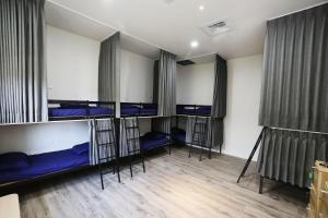 Giường Trong Phòng Nghỉ Tập Thể 8 Giường Cho Cả Nam Và Nữ (Bed in 8-Bed Mixed Dormitory Room)