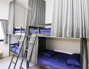 Giường Trong Phòng Nghỉ Tập Thể 8 Giường Cho Cả Nam Và Nữ (Bed in 8-Bed Mixed Dormitory Room)