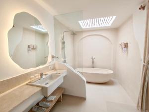 Biệt Thự 3 Phòng Ngủ (Three-Bedroom Villa)