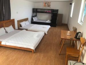 Phòng Ngủ Tập Thể Cho Cả Nam Và Nữ (Mixed Dormitory Room)