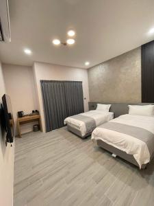 Phòng Tiêu Chuẩn Giường Đôi/2 Giường Đơn Có Ban Công (Standard Double or Twin Room with Balcony)