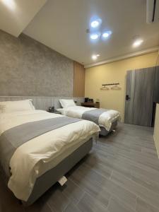Phòng Giường Đôi/2 Giường Đơn Có Phòng Tắm Riêng (Double or Twin Room with Private Bathroom)
