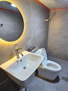 Phòng Giường Đôi Có Phòng Tắm Riêng (Double Room with Private Bathroom)