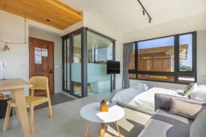 Phòng Giường Đôi Có Sân Hiên (Double Room with Terrace)