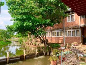 Phòng Giường Đôi Nhìn Ra Hồ Nước (Double Room with Lake View)