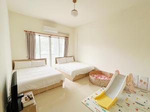 Phòng Gia đình nhìn ra Núi (Family Room with Mountain View)