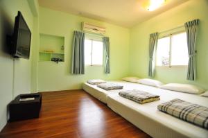 Phòng Hạng Tiết kiệm Cho 4 Người (Economy Quadruple Room)