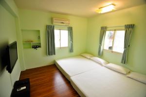 Phòng Hạng Tiết kiệm Cho 4 Người (Economy Quadruple Room)
