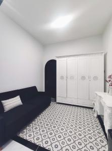 Căn Hộ Nhìn Ra Vườn (Apartment with Garden View)