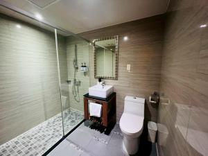 Tiêu Chuẩn 3 Người - 1 Giường Đôi Và 1 Giường Đơn, Cấm Hút Thuốc (Standard Triple - 1 Double Bed and 1 Single Bed, Non-Smoking)