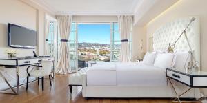 Premium King Room with Beverly Hills View room in Mr C Beverly Hills