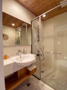 Phòng Cổ Điển Giường Đôi Có Ban Công (Classic Double Room with Balcony)