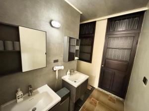Nhà 4 Phòng Ngủ (Four-Bedroom House)