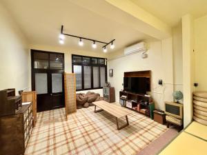 Nhà 4 Phòng Ngủ (Four-Bedroom House)