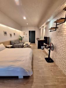 Phòng Deluxe Giường Đôi Có Ban Công (Deluxe Double Room with Balcony)