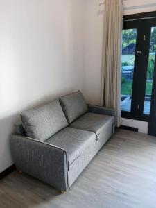 Phòng Deluxe Giường Đôi/2 Giường Đơn Nhìn Ra Hồ Bơi (Deluxe Double or Twin Room with Pool View)