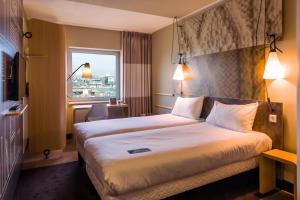 Triple Room with Twin beds and Sofa Bed room in ibis Amsterdam City West