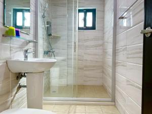 Phòng Hai Giường Đơn Loại Sang (Deluxe Twin Room)
