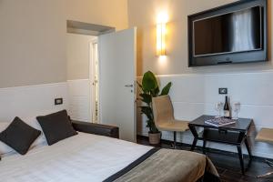 Deluxe Triple Room room in The Independent Suites