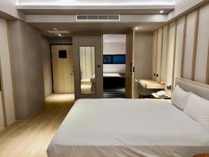 Phòng Giường Đôi Đi Kèm Chỗ Đỗ Xe Riêng (Nhận Phòng Lúc 18:00) (Double Room with Private Parking (Check-in at 18:00))