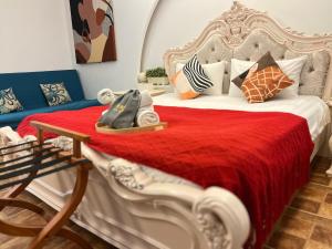 Phòng Giường Đôi Lớn Loại Sang (Deluxe Queen Room)