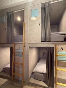 Giường Trong Phòng Ngủ Tập Thể Cho Cả Nam Và Nữ 6 Giường (Bed in 6-Bed Mixed Dormitory Room)