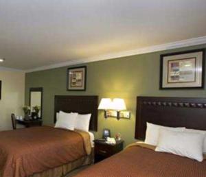 Double Room with Two Double Beds room in North Bay Inn