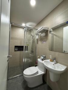 Phòng Có Giường Cỡ Queen Với Phòng Tắm Chung (Queen Room with Shared Bathroom)