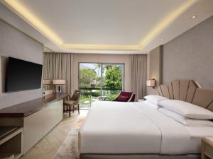 Junior Suite Room, Club lounge access, 1 Bedroom Junior Suite, 1 King, Balcony
