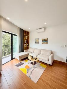 Căn Hộ 1 Phòng Ngủ Hướng Hồ (1 Bedroom Apartment with Lake View)