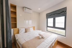 Căn Hộ 1 Phòng Ngủ Nhìn Ra Hồ Nước (One-Bedroom Apartment with Lake View)