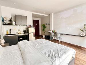 Phòng Giường Đôi Có Ban Công (Double Room with Balcony)